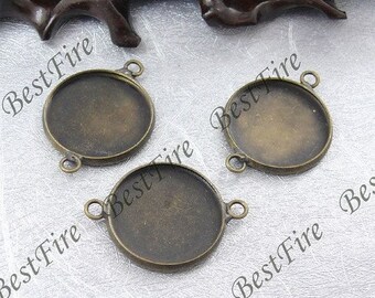 A Medallion double strapped base cabochon bronze