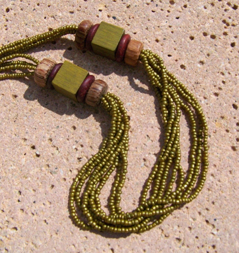 Collier décolté vert bronze doré image 1