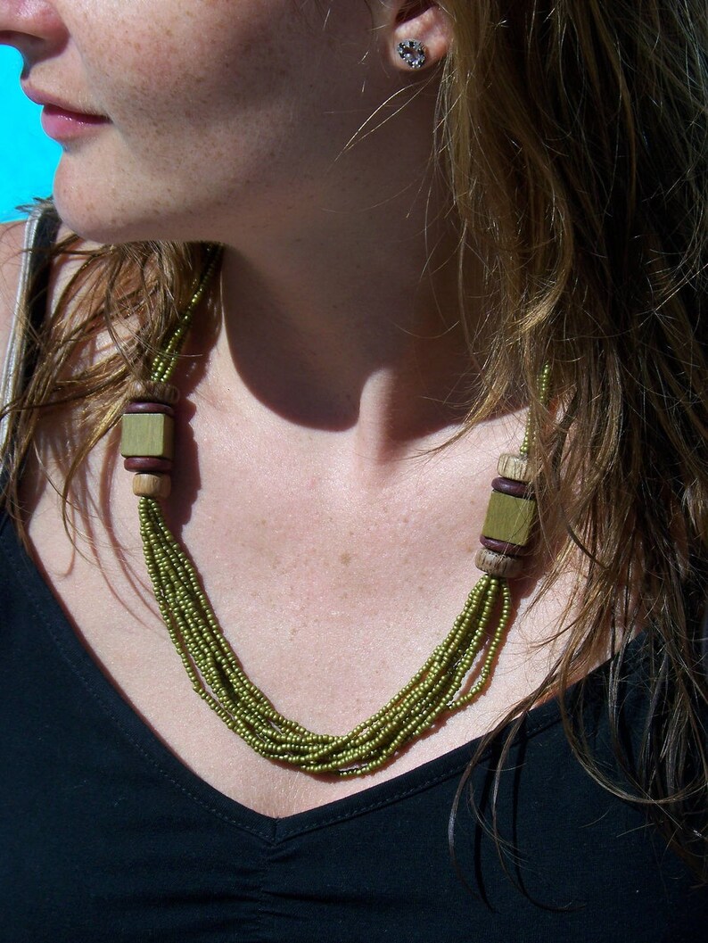 Collier décolté vert bronze doré image 3