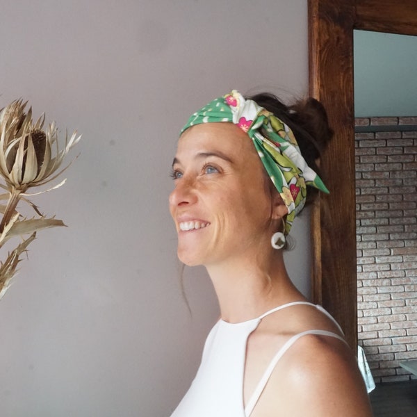 Chouchous et foulards blanc imprimé tropical rose, vert et jaune pâle - Foulard ceinture, foulchie ou scrunchie