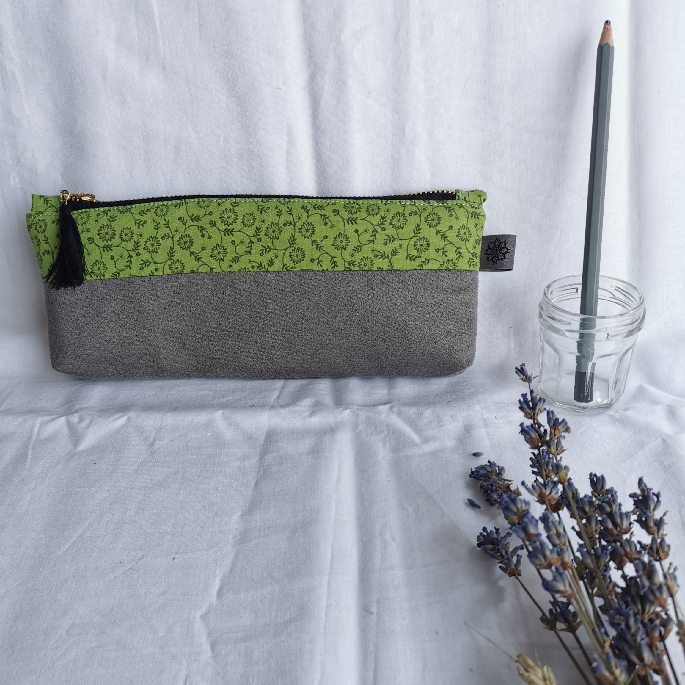 Trousse Étudiante Grise - Verte Fleurie