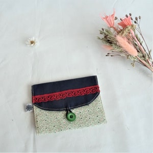 Portafoglio e carte in cotone ecru stampato ramo verde e bacche rosse