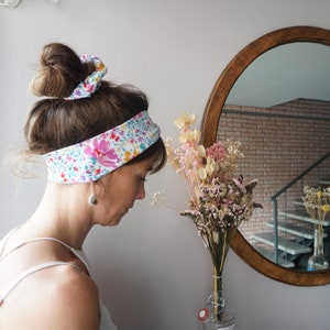 Foulchie white flower yellow, pink, purple and green darling and ribbon - scarf belt