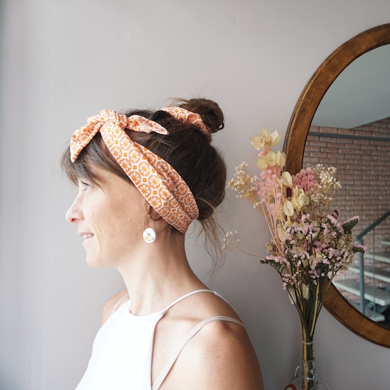 Orange Geometric Flower Scrunchie / Scrunchie and Ribbon  display picture 3