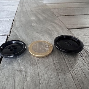 6 Stück flach schwarz Kunststoff Knöpfe 4 Loch glatt mit Rand 25mm oder 28mm