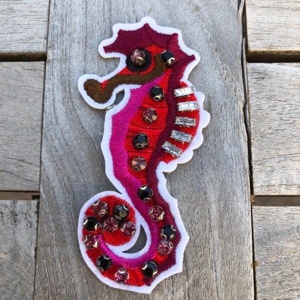 1 Stück wunderschönes Seepferd Patch pink rot bestickter Aufnäher Bügel Patch Applikation