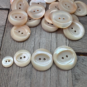 5 Stück echt Perlmutt cappuccino schimmernde 2 Loch Knöpfe 11mm, 17mm, 22mm oder 25mm