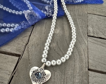 1 Perlenkette silber-grau Modeschmuck mit Herzanhänger Trachtenschmuck Dirndlaccessoire
