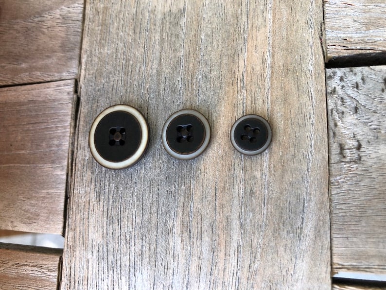 10 Stück echte Steinnuss Knöpfe schwarz braun mit hellem Rand flach 4Loch in 11mm, 15mm oder 20mm Bild 3