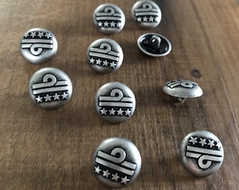 10 Stück silber farbene Metall Knöpfe mit Öse und Sternen Motiv leicht gewölbt 18mm (0.7 inches)