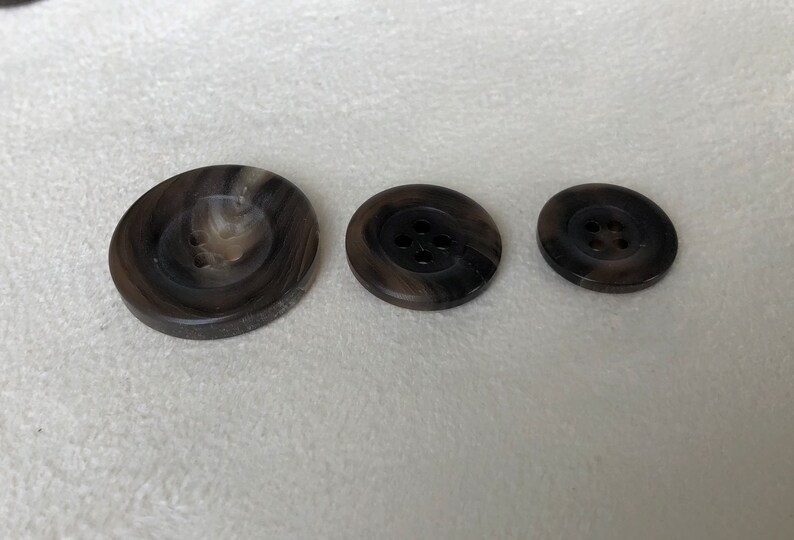5 Stück echt Horn Knöpfe grau braun schwarz mit Rand 4Loch in 17mm, 19mm oder 27mm image 2
