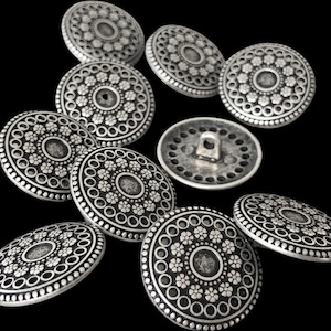 10 Stück altsilber Metallknöpfe flach Ösenknöpfe mit löchern und Blüten 17mm oder 22mm