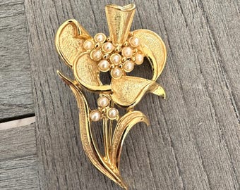 Brosche Anstecknadel aus Metall 50mm x 30mm Blume Lilie gold farben (1 Stück)