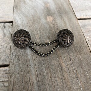 1 Stück Knopfpaar (18mm) messing braun gewölbt mit Kette Kettenknöpfe Verschluss