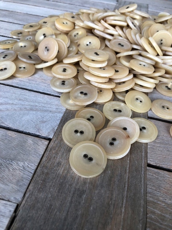 5 Stück echt Horn Knöpfe hell beige mit messing Ösen 2 Loch 22mm oder 27mm