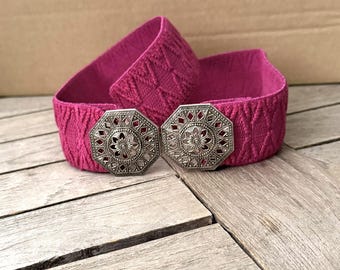 1 Stück Trachten Stretchgürtel Magenta Pink mit altsilberner Trachtenschliesse