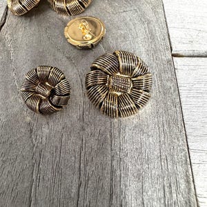 10 Stück altgold farben leichte Knöpfe im Metall Look interessantes Design 17mm (0.6inch) oder 23mm (0.9inch)