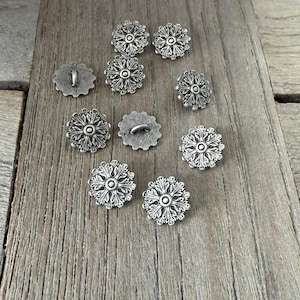 10 små, fina antika silverknappar av metall, 10 mm (3/8") eller 13 mm (1/2")