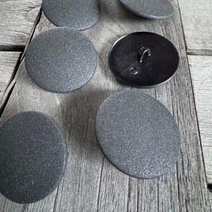 10 Stück schwarz grau Kunststoff Knöpfe leicht rauhe und glitzernde Oberfläche 15mm, 22mm oder 30mm