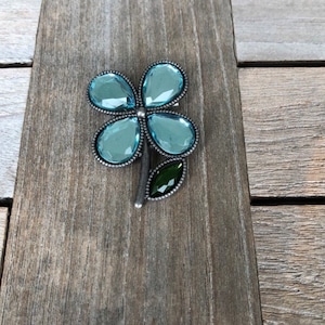 Brosche Anstecknadel Metall Blume silber antik mit hellblau (1 Stück)