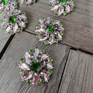3 Stück hell rosa und grün glitzernde Strass Metall Knöpfe 25 mm
