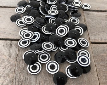 10 シュテュック クライネ シュヴァルツ ヴァイス クンストシュトフ クノプフェ 2 ロッホ 12 mm