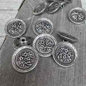 10 Stück altsilber Metallknöpfe Blume flach Knöpfe Ösenknöpfe 18mm oder 20mm