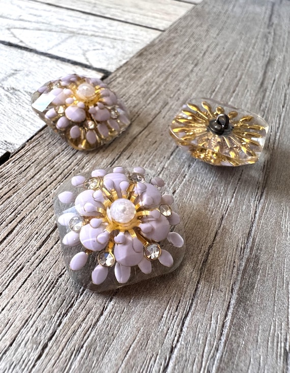 5 Stück eckig grau lila Blüten Knöpfe mit Öse aus Kunststoff 24mm x 24mm aussergewöhnlich