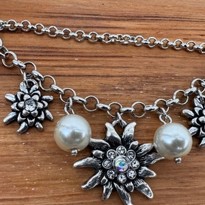 Edelweiss und Perle süßes kleines Charivari für Dirndl Ausschnitt oder Kinderdirndl 10cm (3.9inch)