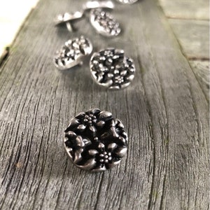 6 Stück rustikale Metallknöpfe mit Edelweiß und Enzian Tracht 17mm silber antik