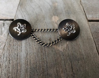 1 Stück Knopfpaar (20mm) Eiche messing und silber mit Kette Kettenknöpfe Verschluss