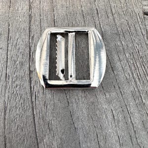 2 Stück kleine silber glänzend Metall Weste Gilet Schnallen für Bandbreite von 20mm