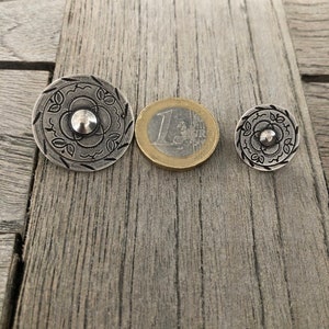 6 Stück altsilberne Knöpfe aus Metall Ösenknöpfe 18mm oder 26mm