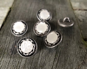 6 Stück tolle Metallknöpfe mit weiss schimmernder Kunststoff Einlage Tracht 16mm silber antik