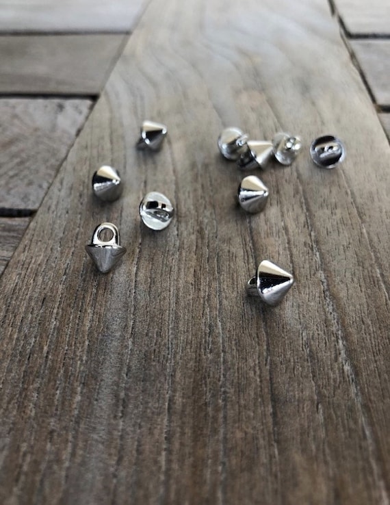 10 Stück Mini Metallknöpfe Spitz Kegelform 7mm silber glänzend mit Öse