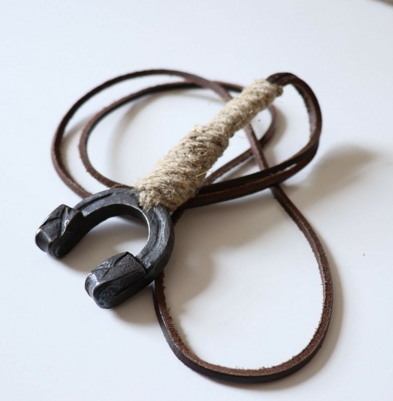 Unisex Women/'s Men/'s Handmade Vintage Folk Art Real Leather Linen Blacksmith Forged Pendant Necklace Lucky Horseshoe 46 Lagenlook New