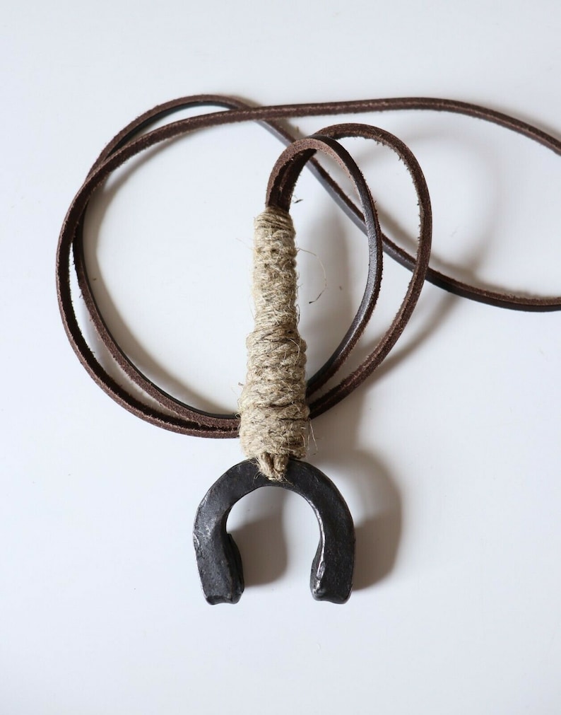 Unisex Women/'s Men/'s Handmade Vintage Folk Art Real Leather Linen Blacksmith Forged Pendant Necklace Lucky Horseshoe 46 Lagenlook New
