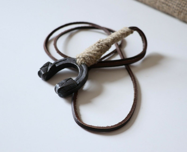 Unisex Women/'s Men/'s Handmade Vintage Folk Art Real Leather Linen Blacksmith Forged Pendant Necklace Lucky Horseshoe 46 Lagenlook New