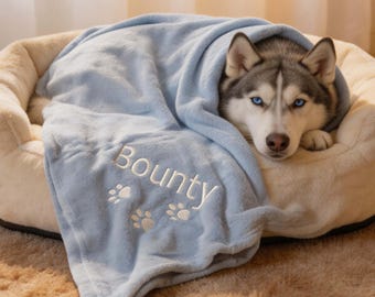 Personalized dog blanket with name, cat blanket, rabbit blanket. Soft and warm fleece blanket, 2 sizes and 7 colors