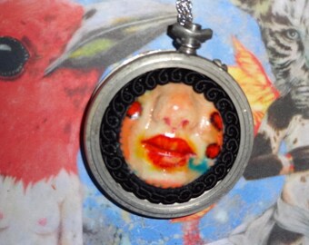 The hereditary Kiss (necklace)