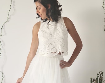 Robe de mariée deux pièces, crop top de mariée broderie anglaise et jupe longue en tulle, robe de mariée de créatrice française sur mesure