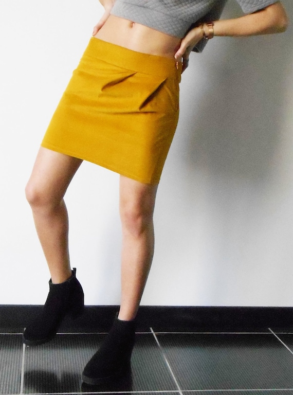 Jupe courte deals jaune moutarde