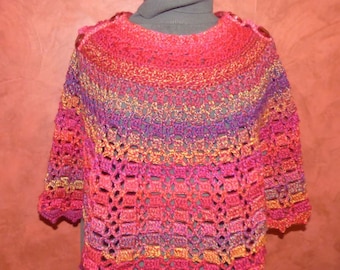 poncho court col travaillé, crocheté