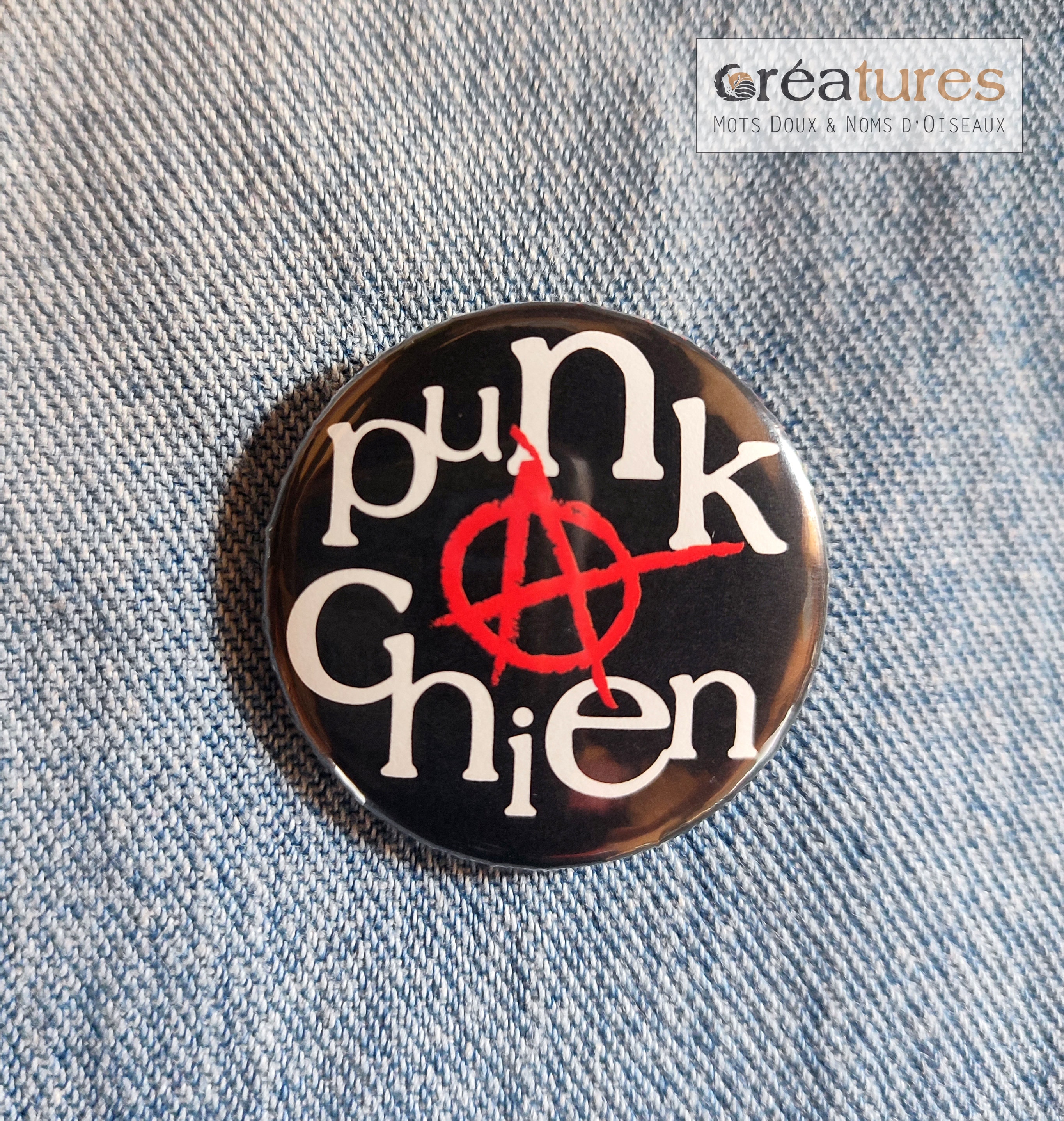 Épinglette Métallique Punk 'Anarchy' – Style Rebelle, Lettres Blanches Sur Fond Noir, Fermoir Papillon Solide