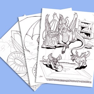 Puede incluir: Ilustración en blanco y negro de línea de arte de cuatro dragones. Dos dragones grandes están acostados en una alfombra con sus alas extendidas. Dos dragones más pequeños están jugando con una pelota en la alfombra. Un dragón tiene una estantería detrás.