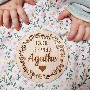 Carte en bois personnalisée/souvenir naissance bienvenue bébé couronne fleurs/ cadeau fait main original/cartes étapes/faire part naissance