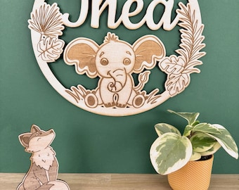 Wanddekoration aus Holz in Form eines Elefanten fürs Baby- oder Kinderzimmer, ein originelles Geburtsgeschenk, personalisiert mit Namen, Savannentiere