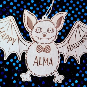 Personalized wooden decoration with first name for Halloween party - child/baby&#39;s first Halloween - cute bat