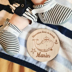 Carte en bois personnalisée/souvenir naissance bienvenue bébé couronne baleine/ cadeau fait main original/cartes étapes/faire part naissance
