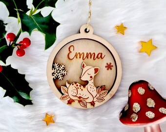 Bola navideña de madera personalizada con diseño de ciervo y nombre, perfecta para bebés y niños. Decoración hecha a mano, regalo original de Navidad, mi primera Navidad.